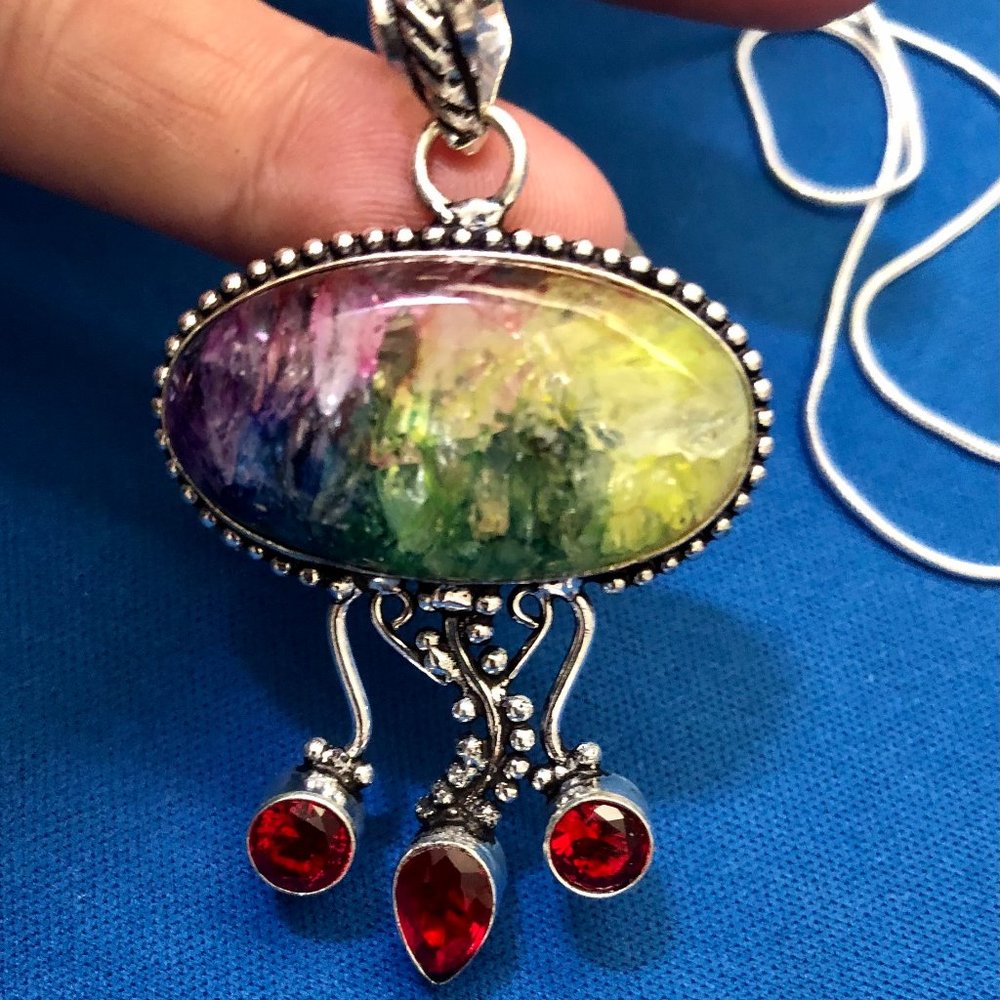 Handmade by a skilled Artist a Rainbow Solar Quartz & Garnet Gemstones Necklace.